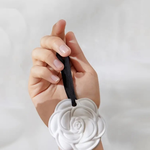 Exquisite Hanging Handmade Aromatherapy Camellia Flower-ONE - Picture 7 of 9